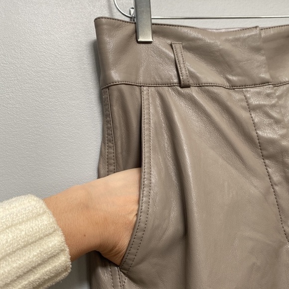 ARITZIA Babaton Vegan Leather Caramel/Cream Belted Pants Size 4 - Picture 13 of 13